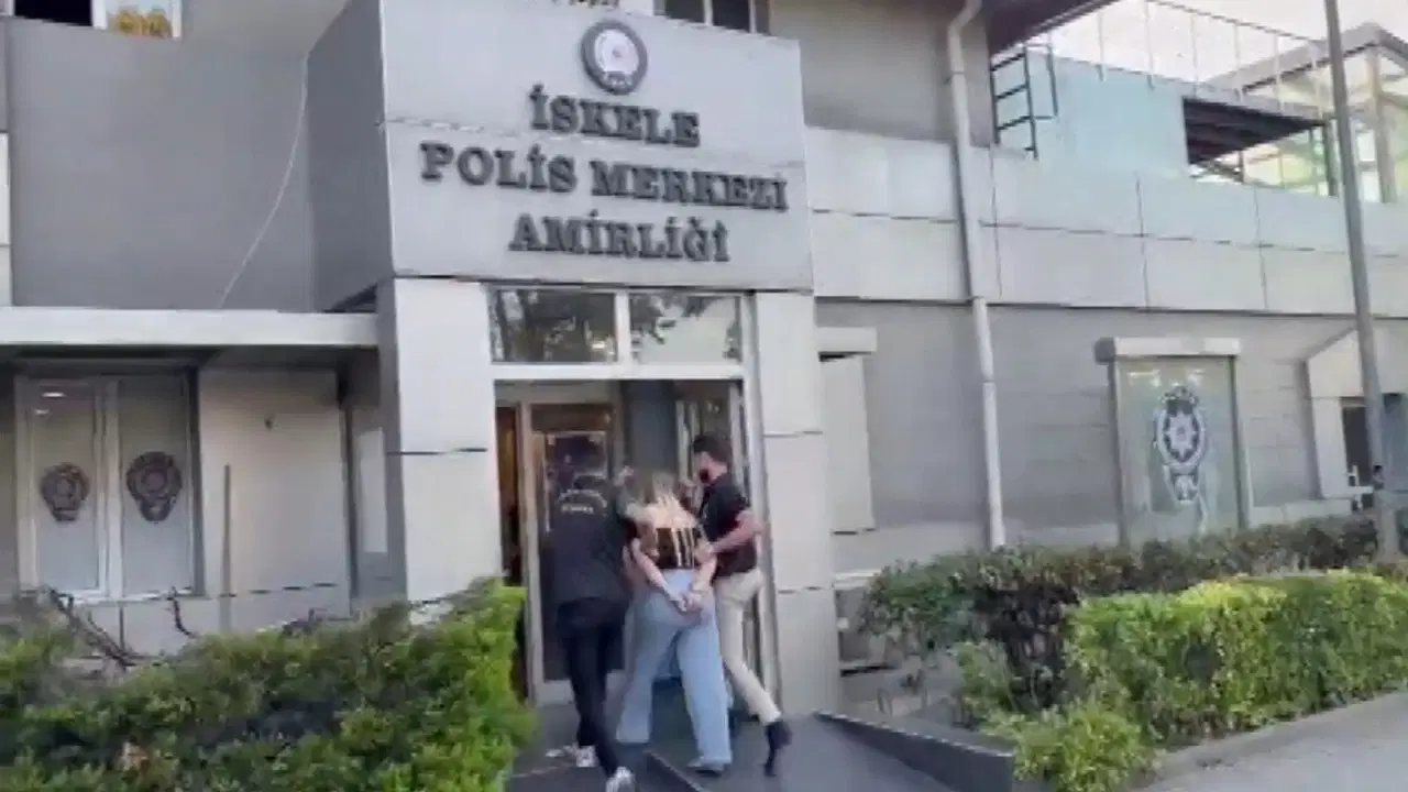 İstanbul'da 8 Yıldır Aranan Firari Hükümlü Kadın Kılığıyla Yakalandı