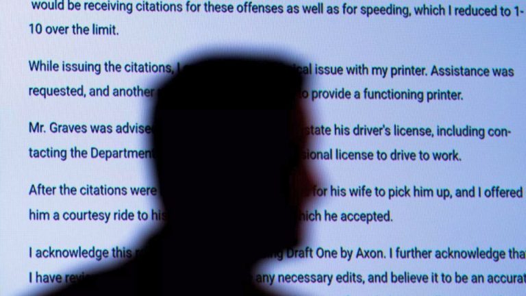 ABD'deki polis memurları, olay yeri raporları yazmak için yapay zeka tabanlı sohbet robotları kullanıyor