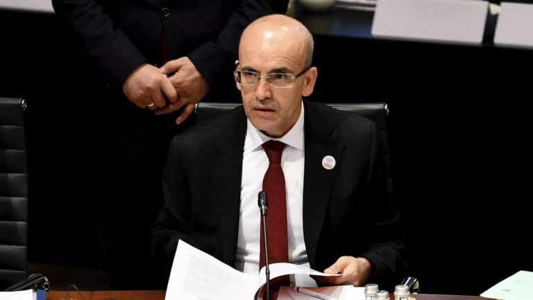 Bakan Şimşek: 5 milyon lirayı aşkın borcu olan 'vergi yüzsüzlerinin' maskesi düşecek