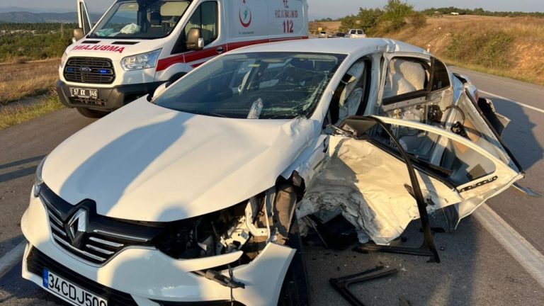 Sinop’ta iki otomobil çarpıştı: 3 ölü, 3 yaralı