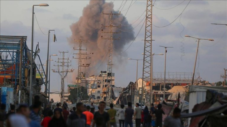 Katil İsrail’in Gazze’deki saldırılarında 10 Filistinli hayatını kaybetti