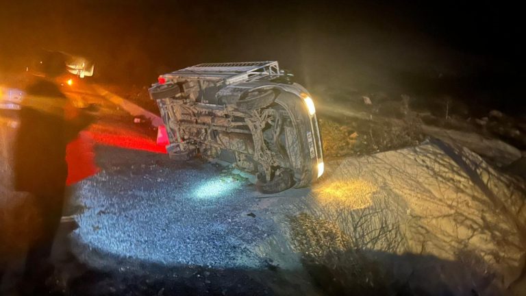 Kaza yapan sürücüye yardım isterken başka bir araç çarptı