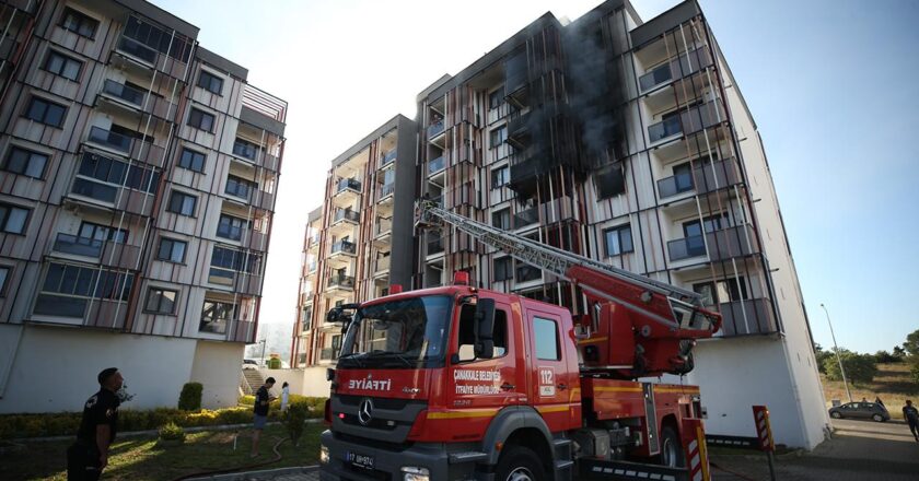 Çanakkale’de yangın: 10 kişi hastanelik oldu