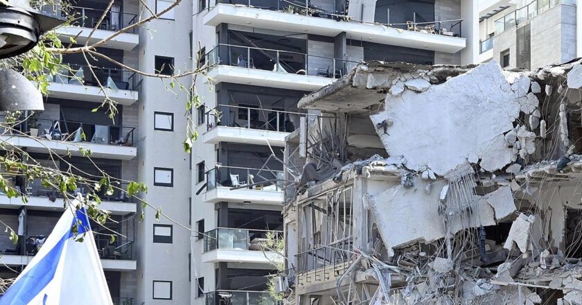 İran’dan İsrail’e yeni füze saldırıları başlatıldı