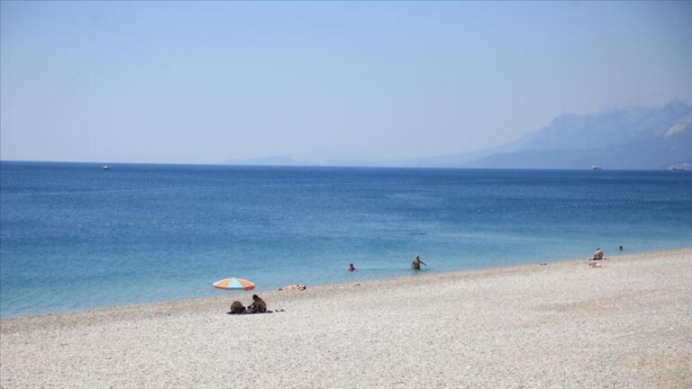 Lara Plajı Nerede? Lara Plajı Ücretli Mi? Nasıl Gidilir?