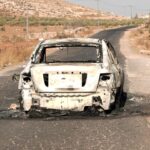 İşgalci İsrailliler, Filistinlilere ait arazi ve araçları ateşe verdi