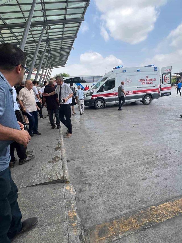 Otobüs durağında kızını vuran babanın vatandaşları 2 çekti