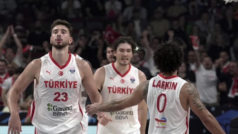 Grup lideri 12 Dev Adam, son 16 turunda İsveç’le karşılaşacak