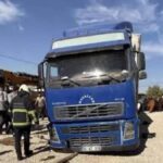 Mardin’de feci kaza: Patlayan lastiği değiştirmek isteyen tır şoförü aracın altında kaldı