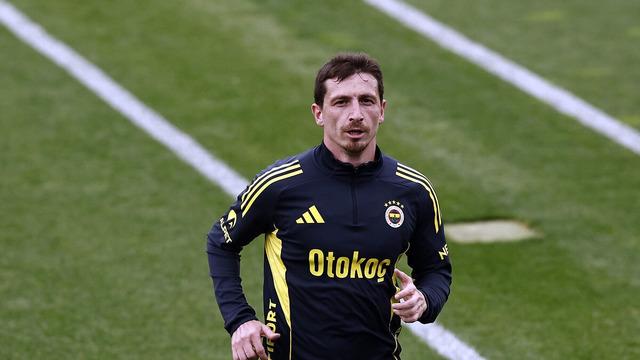 Fenerbahçe’de beklenen imza atılıyor! İsmail Kartal istedi, Mert Hakan Yandaş kalıyor